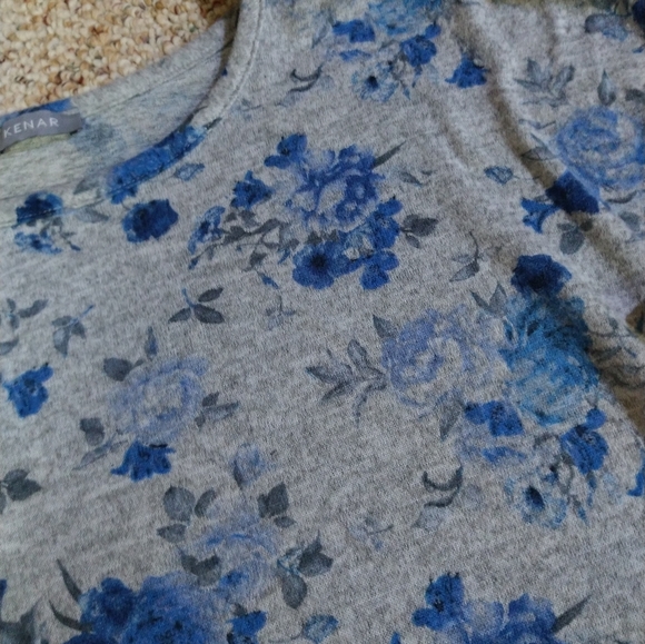 Size 1X plus floral scrunch side short sleeve top - Picture 7 of 14